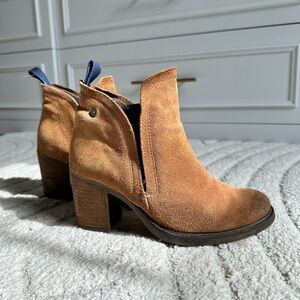 Women's Suede Tan Ankle Bootie - Classic Casual Heel